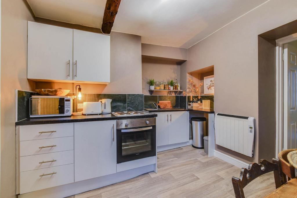 The Malthouse - Naturally Styled Apartment